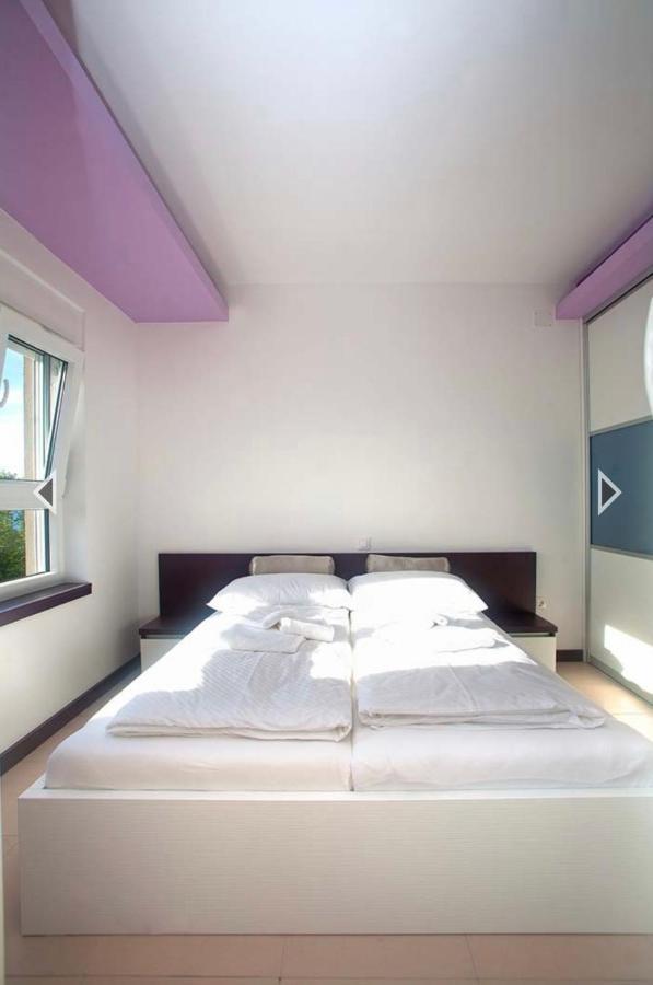 Daska Apartmani นยีวีเซ ภายนอก รูปภาพ
