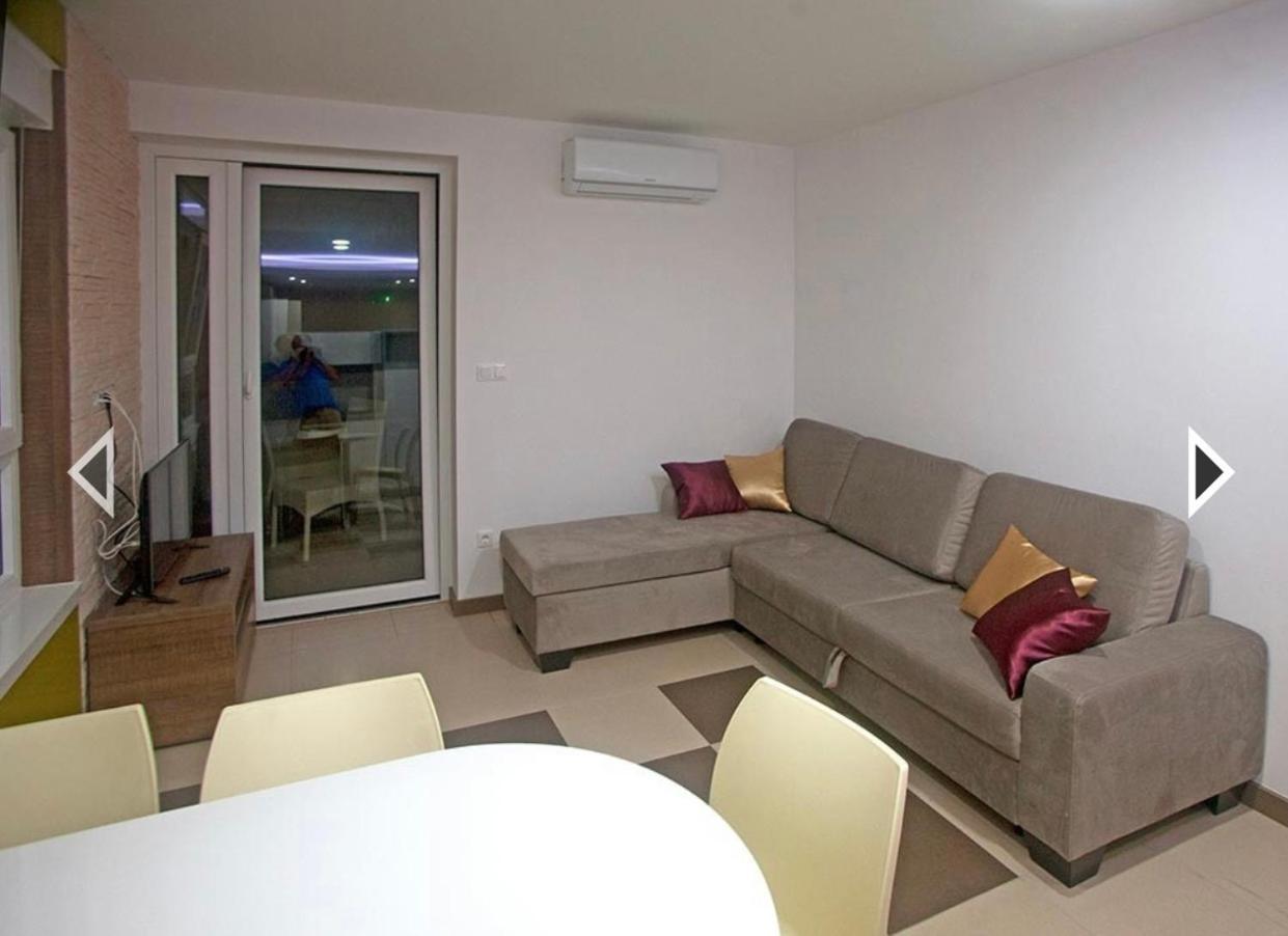 Daska Apartmani นยีวีเซ ภายนอก รูปภาพ